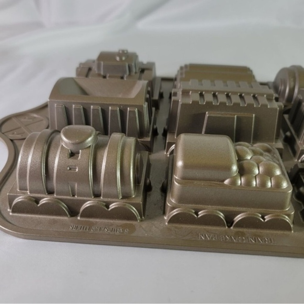 William Sonoma Nordic ware Train Cake Pan
